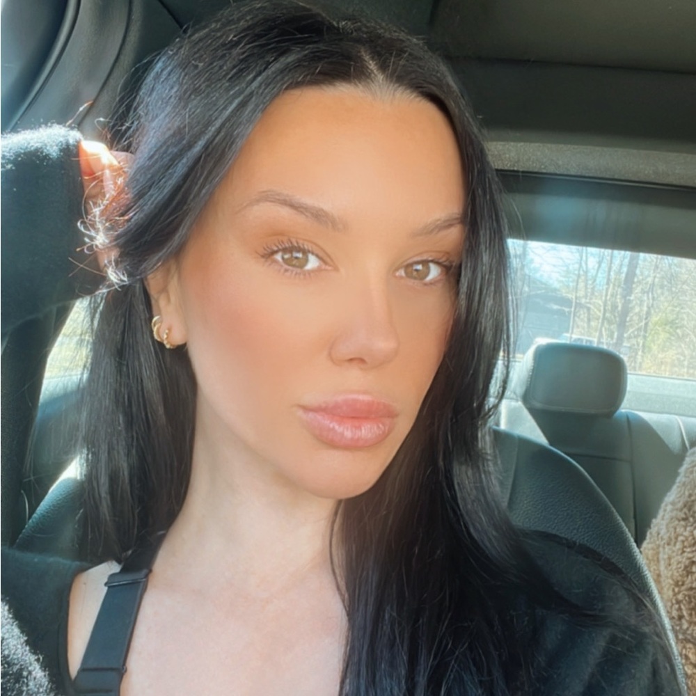 Meet your Posher, Caitlyn